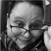 Francesa nativa, de formación profesional de recursos humanos, administrativa, tengo una gran experiencia de las relaciones humanas a nivel profesional en entorno de mucho estrés y cambios en empresas. Enseñar idiomas o utilizar mis conocimientos para for